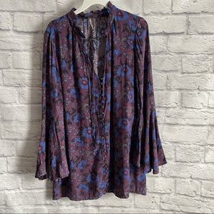 PREOWNED FREE PEOPLE BUTTON FRONT BELL SLEEVE PURPLE BLUE FLORAL PRINT XS TOP
